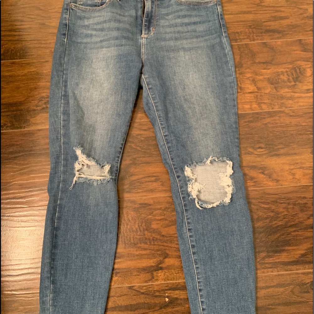 Boutique brand distressed skinny jeans